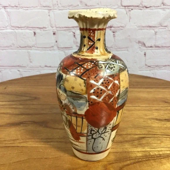 Vintage Hand Painted Japanese Satsuma Earthenware Vase - Picture 4 of 6